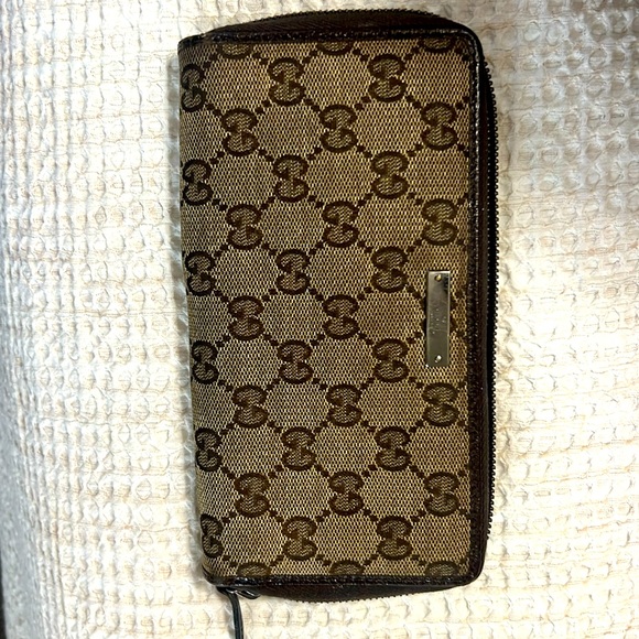 Gucci Handbags - Gucci Wallet